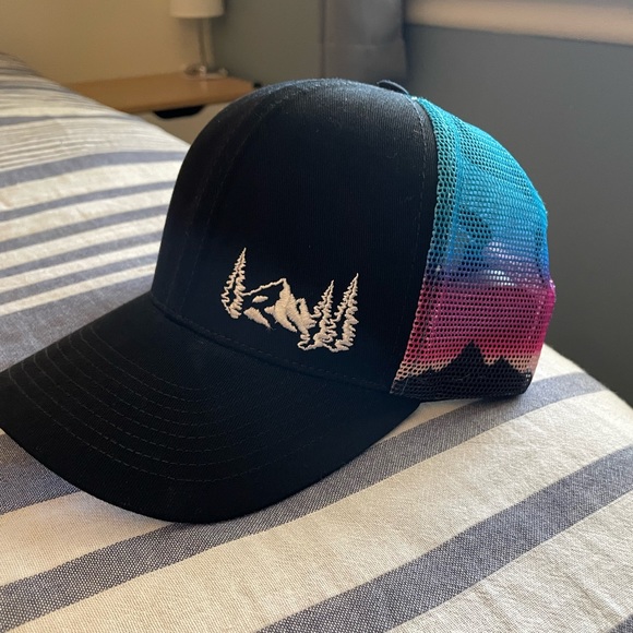 Multi-colored Mesh Snapback - Picture 2 of 5